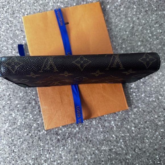 Louis Vuitton wallet - Picture 10 of 13